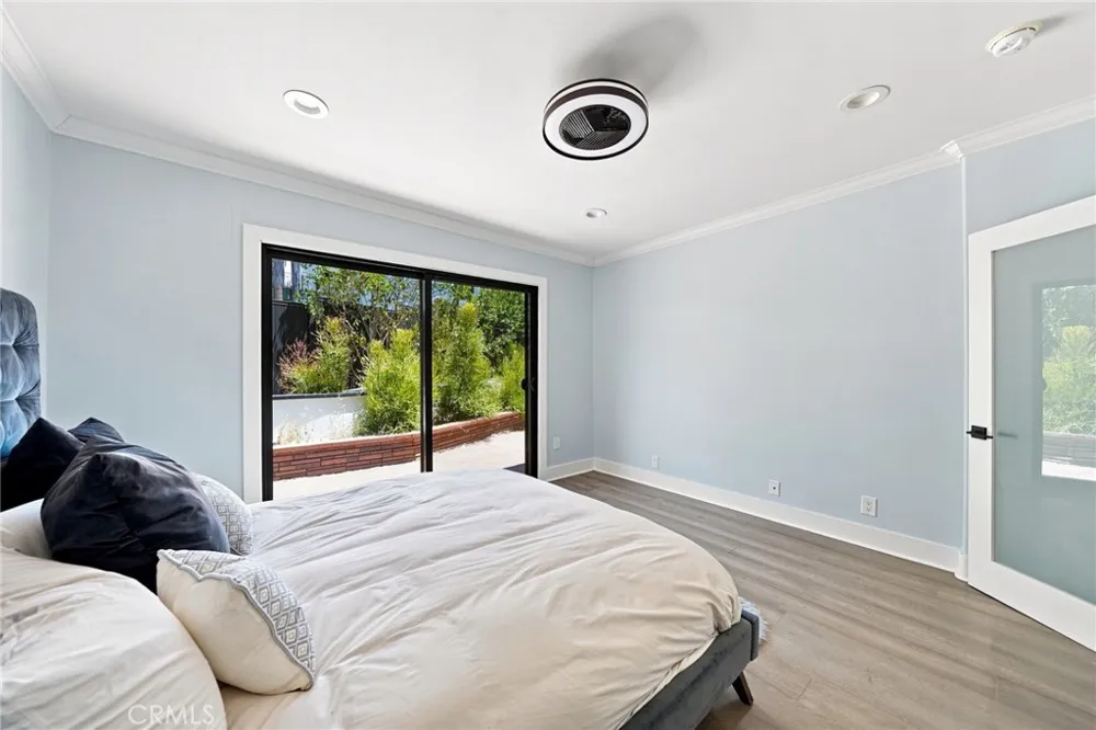 6002 Graciosa Los Angeles, CA 90068