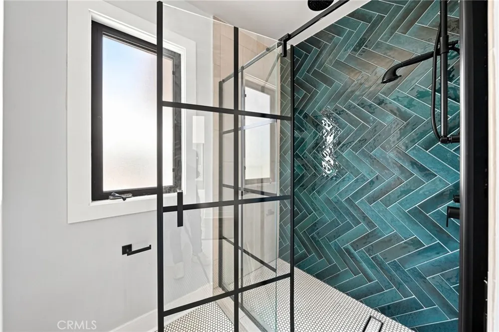 6002 Graciosa Los Angeles, CA 90068
