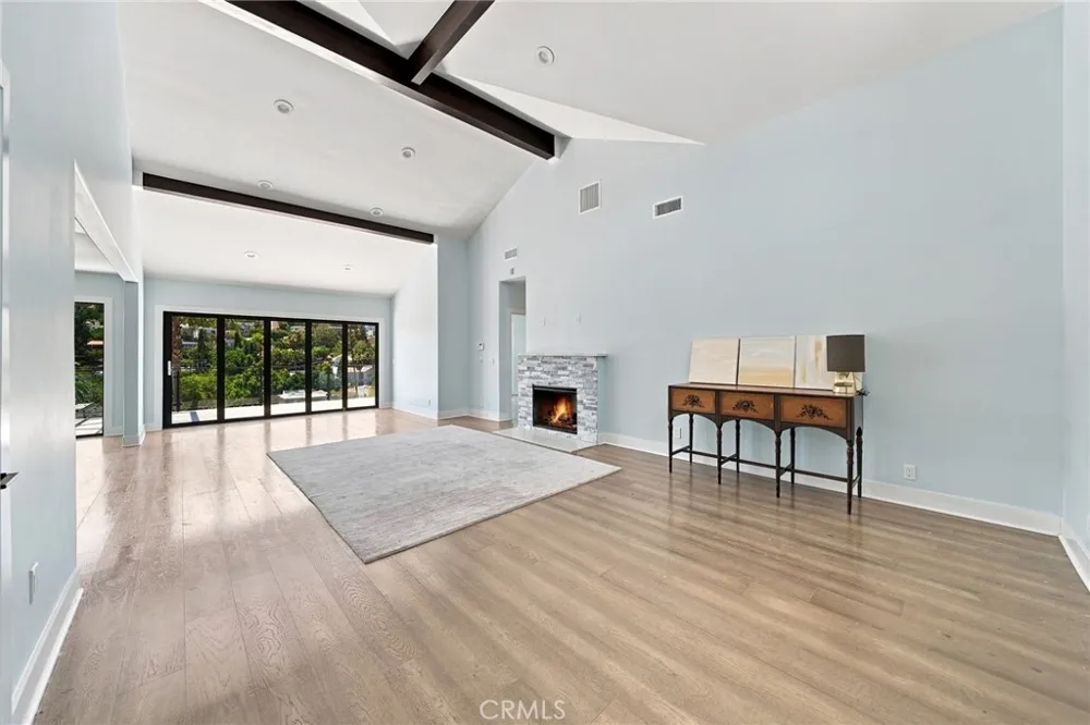 6002 Graciosa Los Angeles, CA 90068