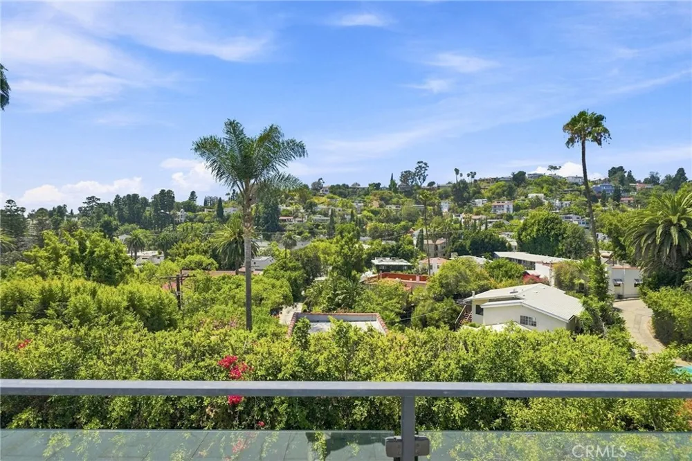 6002 Graciosa Los Angeles, CA 90068