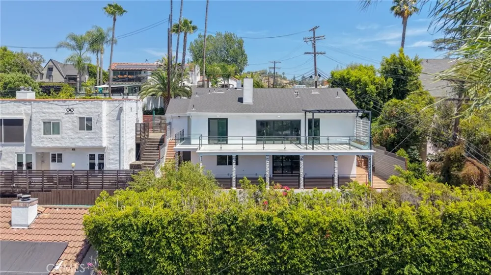 6002 Graciosa Los Angeles, CA 90068