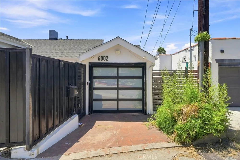 6002 Graciosa Los Angeles, CA 90068