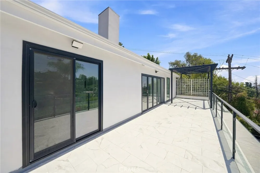 6002 Graciosa Los Angeles, CA 90068