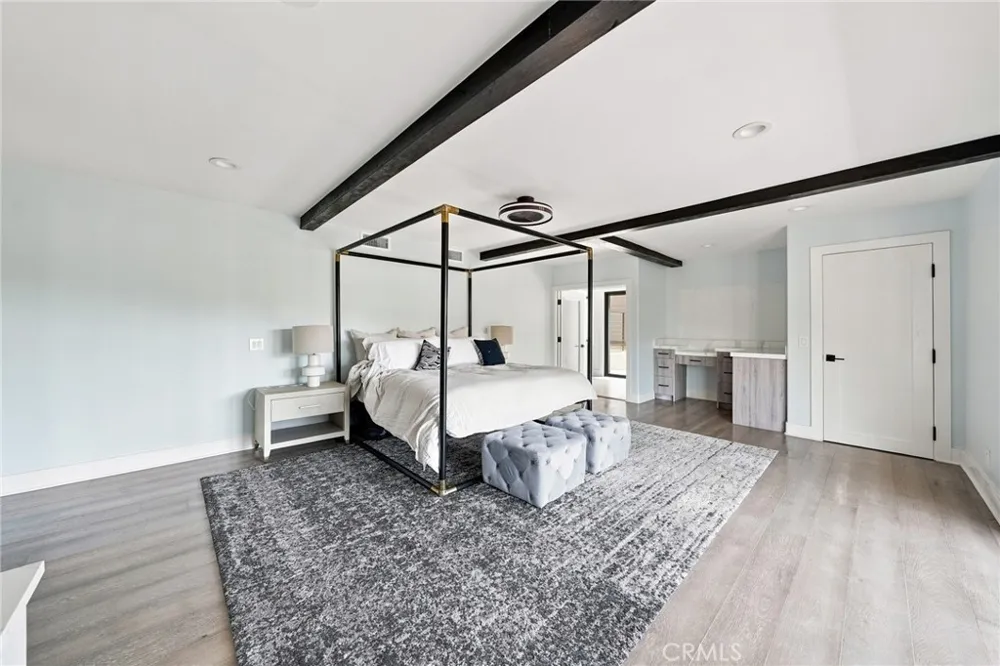 6002 Graciosa Los Angeles, CA 90068
