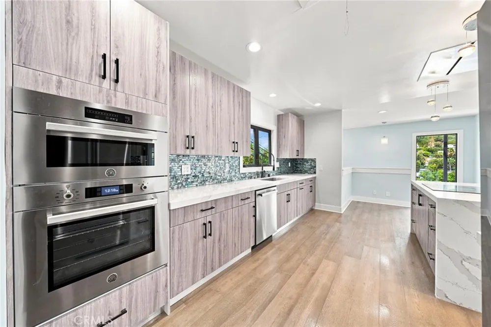 6002 Graciosa Los Angeles, CA 90068