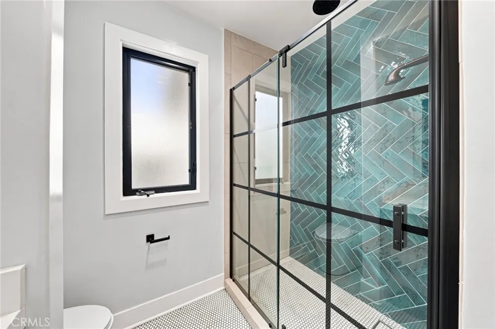 6002 Graciosa Los Angeles, CA 90068