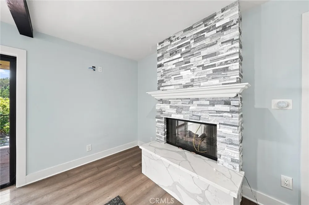 6002 Graciosa Los Angeles, CA 90068