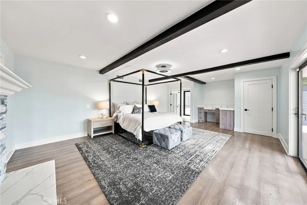 6002 Graciosa Los Angeles, CA 90068