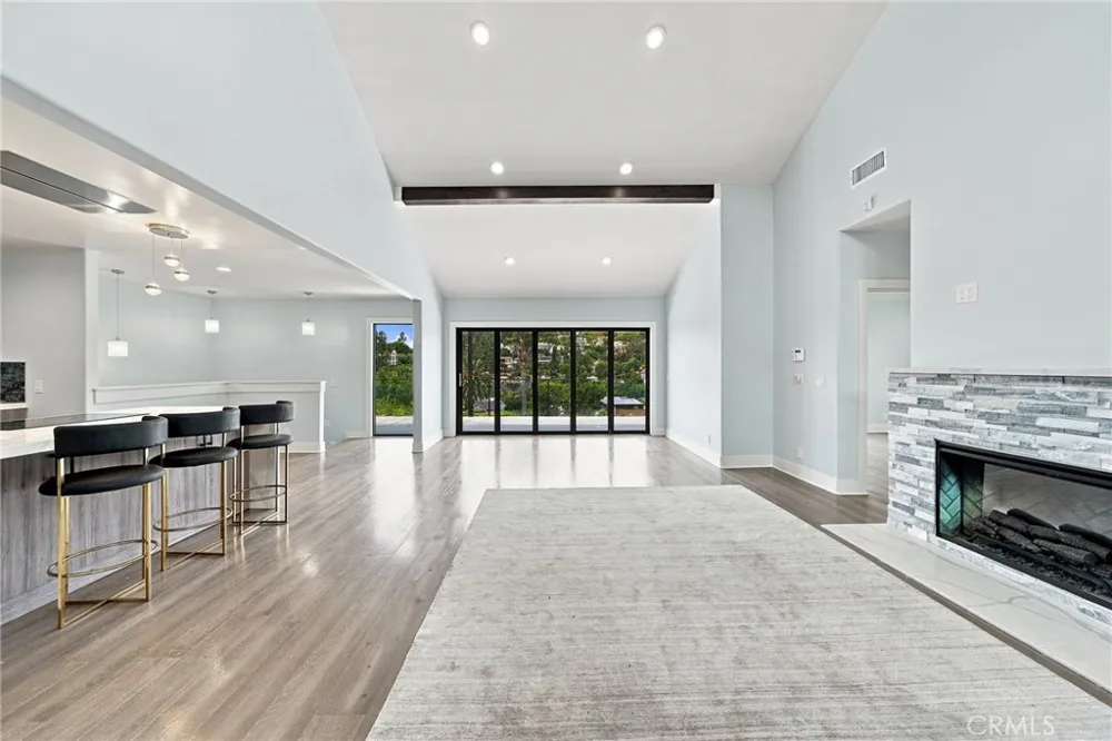 6002 Graciosa Los Angeles, CA 90068