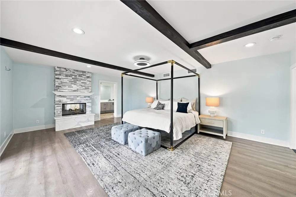 6002 Graciosa Los Angeles, CA 90068