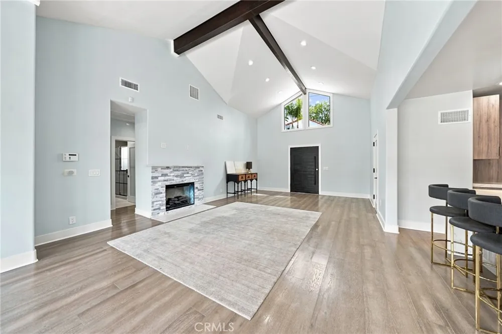 6002 Graciosa Los Angeles, CA 90068