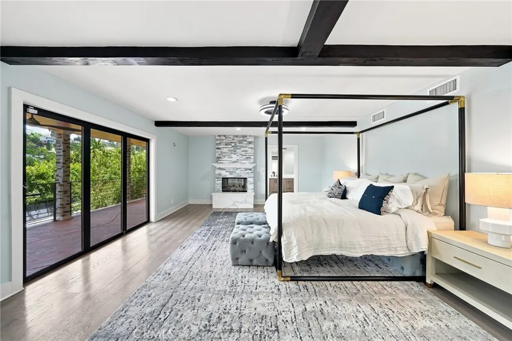 6002 Graciosa Los Angeles, CA 90068