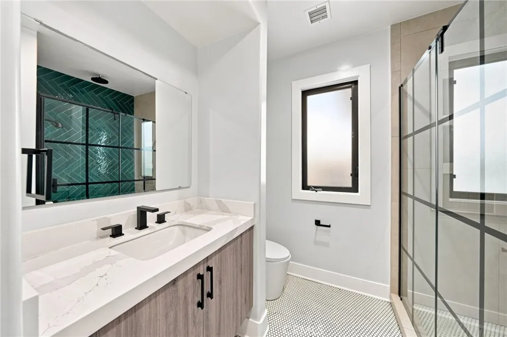 6002 Graciosa Los Angeles, CA 90068