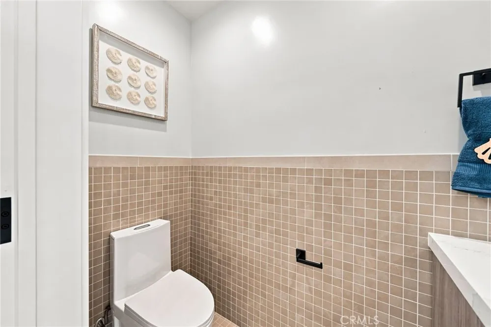 6002 Graciosa Los Angeles, CA 90068