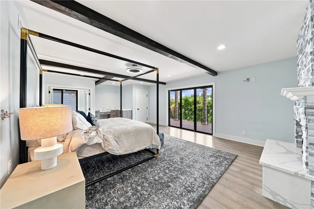 6002 Graciosa Los Angeles, CA 90068