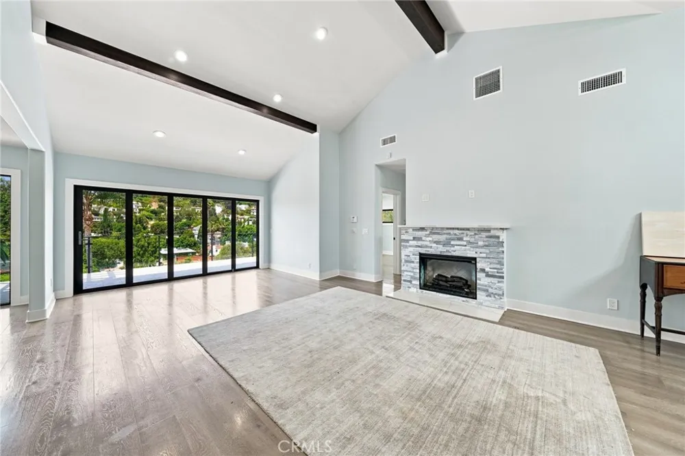 6002 Graciosa Los Angeles, CA 90068