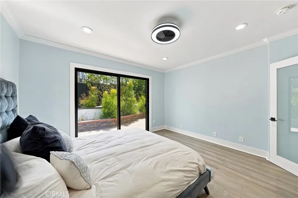 6002 Graciosa Los Angeles, CA 90068