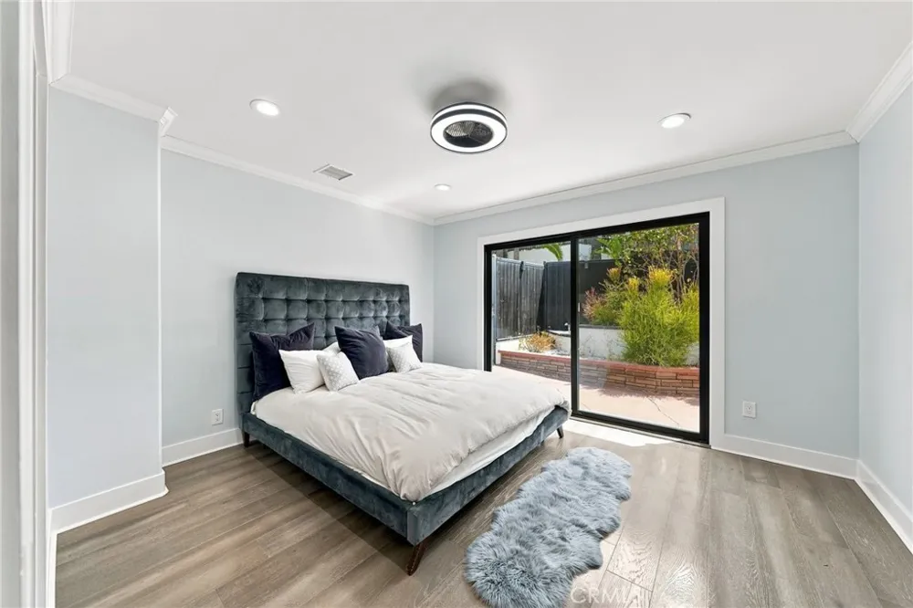 6002 Graciosa Los Angeles, CA 90068