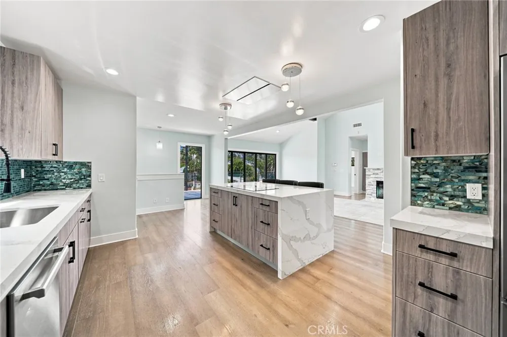 6002 Graciosa Los Angeles, CA 90068