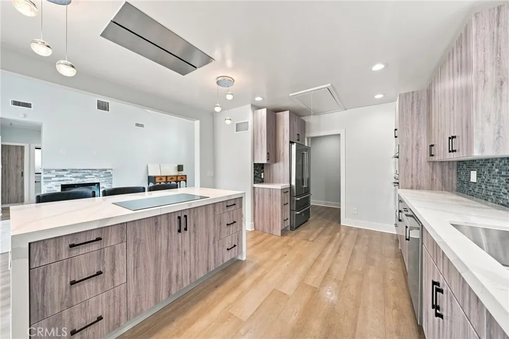 6002 Graciosa Los Angeles, CA 90068