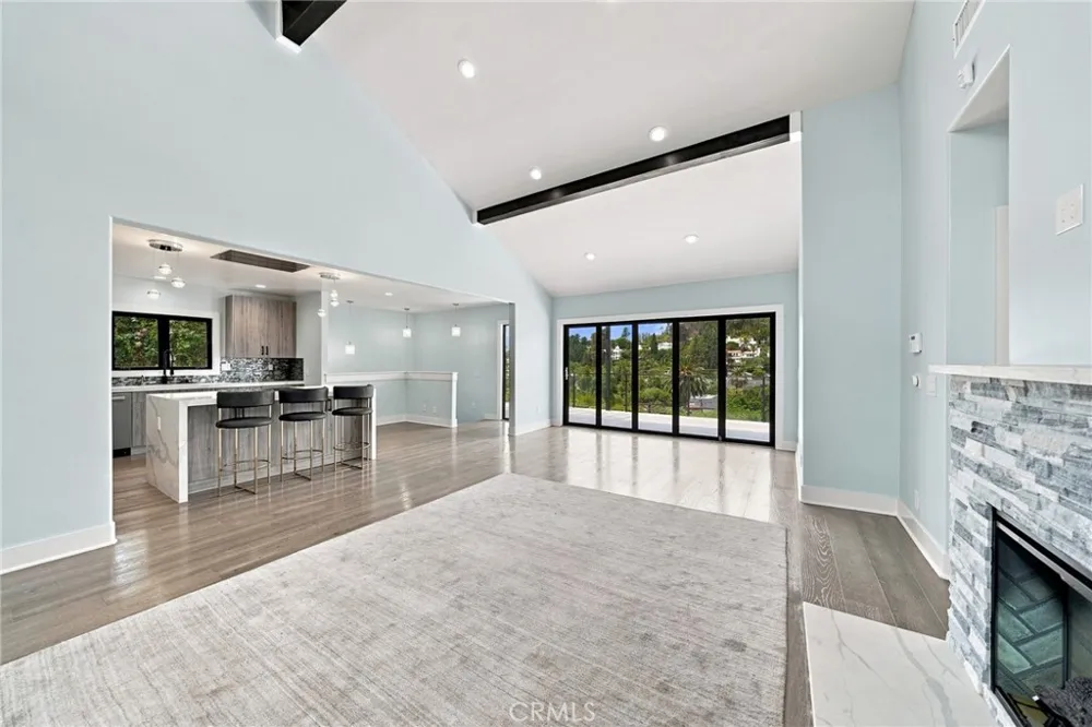 6002 Graciosa Los Angeles, CA 90068