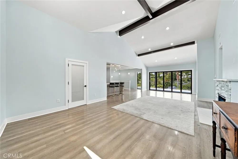 6002 Graciosa Los Angeles, CA 90068