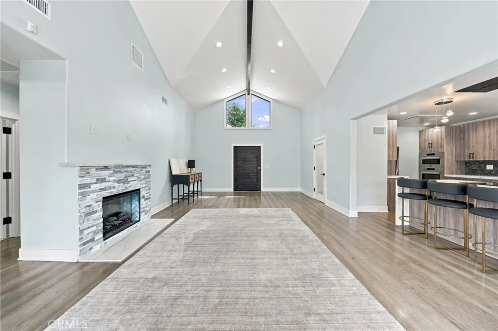6002 Graciosa Los Angeles, CA 90068