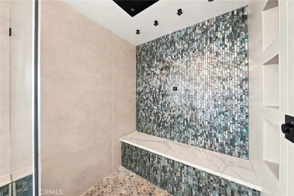 6002 Graciosa Los Angeles, CA 90068