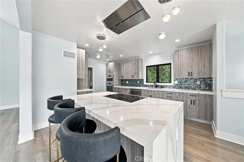6002 Graciosa Los Angeles, CA 90068