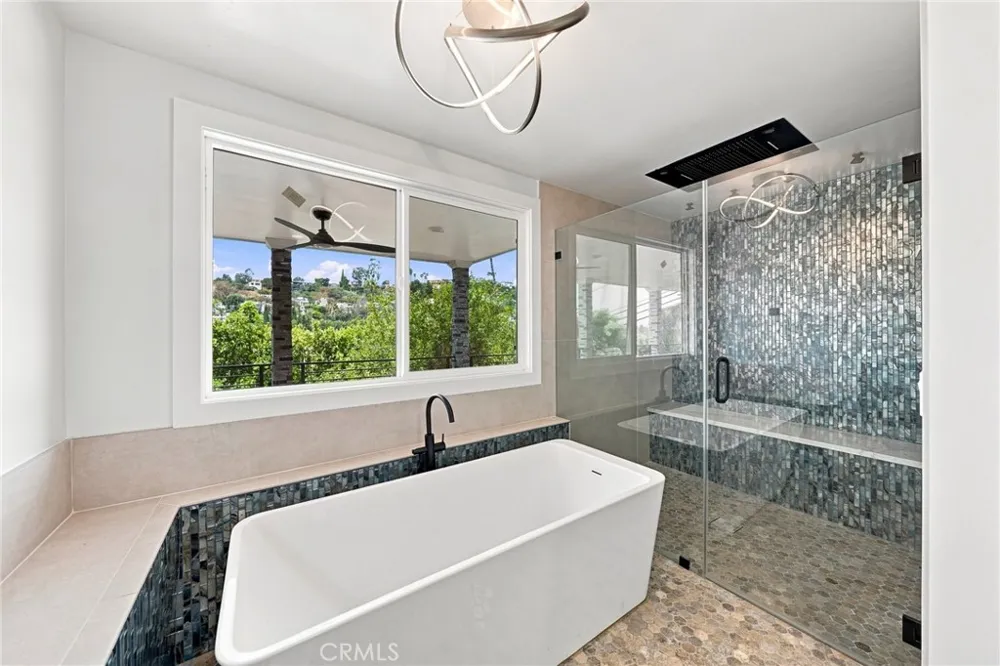 6002 Graciosa Los Angeles, CA 90068