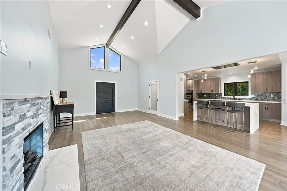 6002 Graciosa Los Angeles, CA 90068