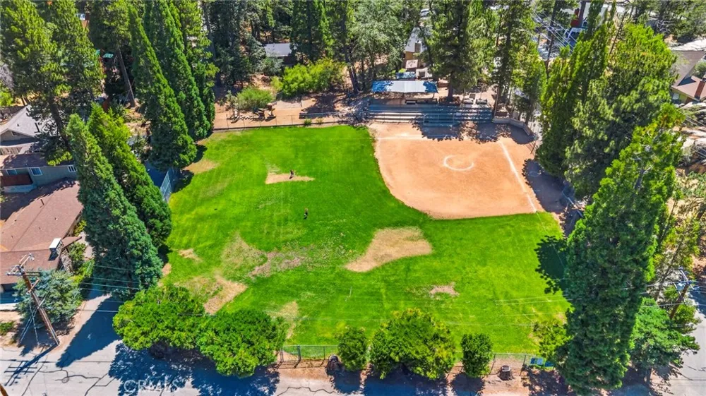 2418 Fir Running Springs, CA 92382