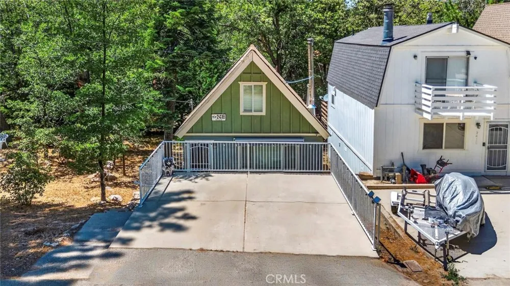 2418 Fir Running Springs, CA 92382