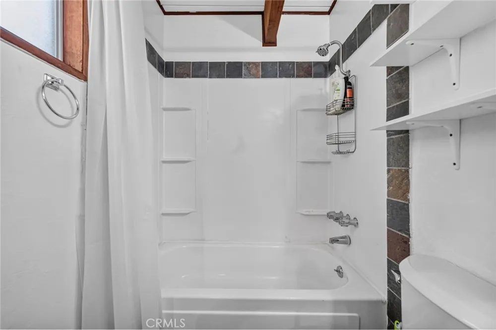 2418 Fir Running Springs, CA 92382