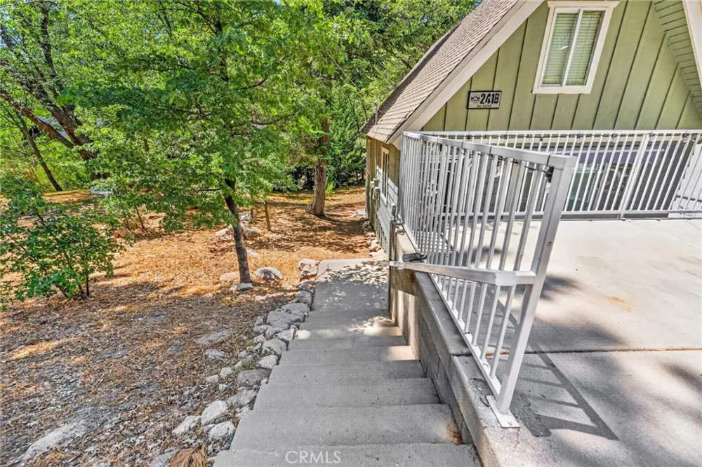 2418 Fir Running Springs, CA 92382