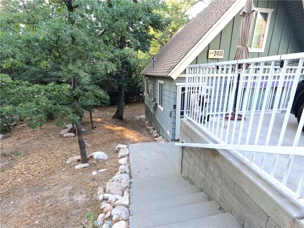 2418 Fir Running Springs, CA 92382