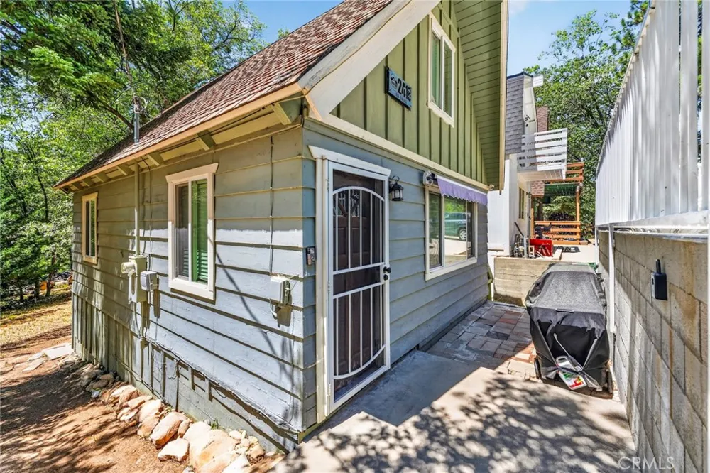 2418 Fir Running Springs, CA 92382