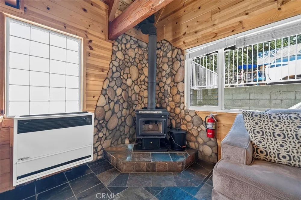 2418 Fir Running Springs, CA 92382