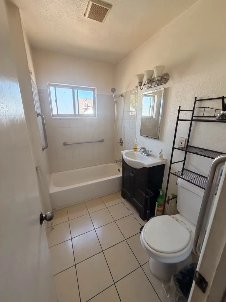 9617 Walnut Bellflower, CA 90706