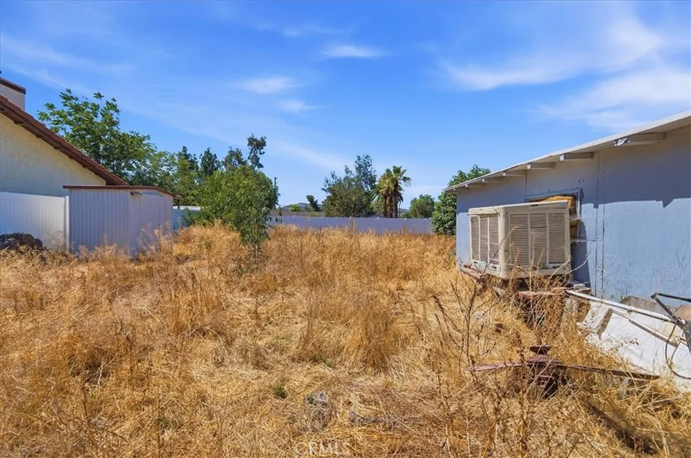 26180 Yale Hemet, CA 92544