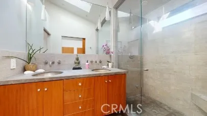 3205 Bayview Drive Manhattan Beach, CA 90266