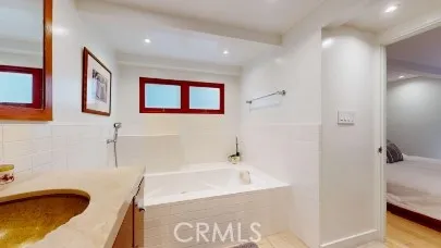 3205 Bayview Drive Manhattan Beach, CA 90266