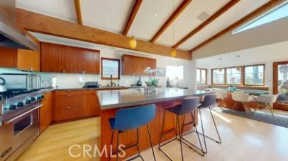 3205 Bayview Drive Manhattan Beach, CA 90266