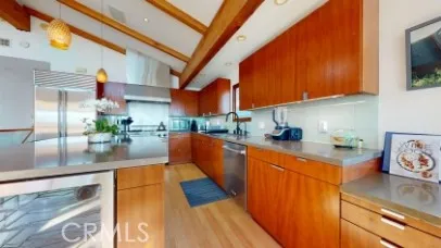 3205 Bayview Drive Manhattan Beach, CA 90266