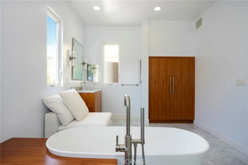 13011 Discovery Creek Playa Vista, CA 90094