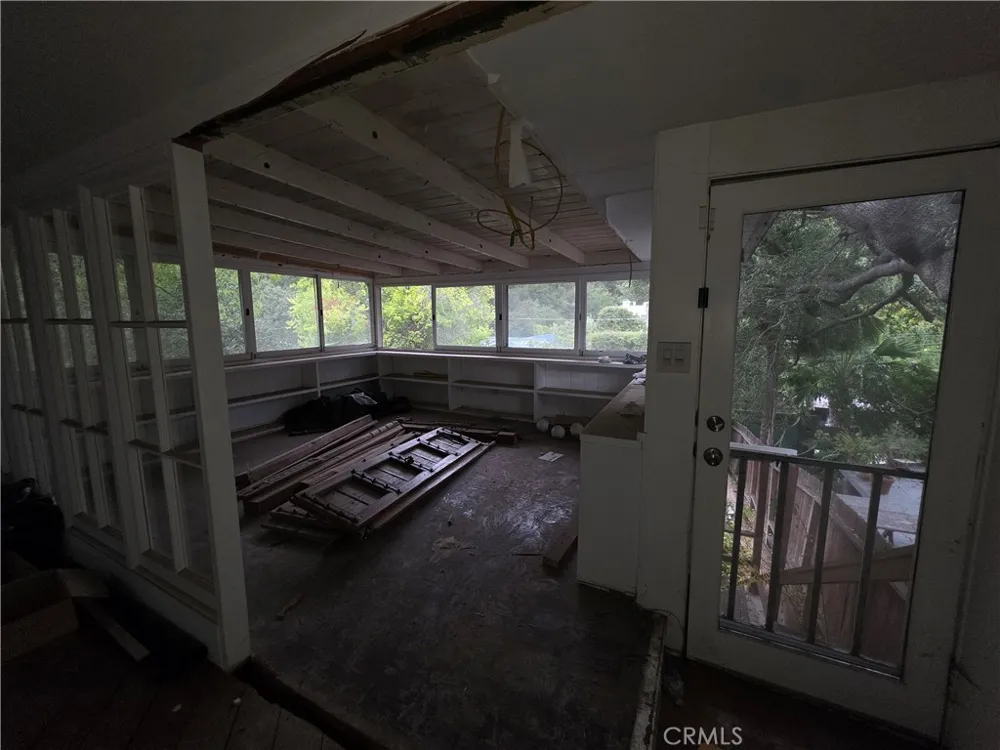 8709 Lookout Mountain Los Angeles, CA 90046