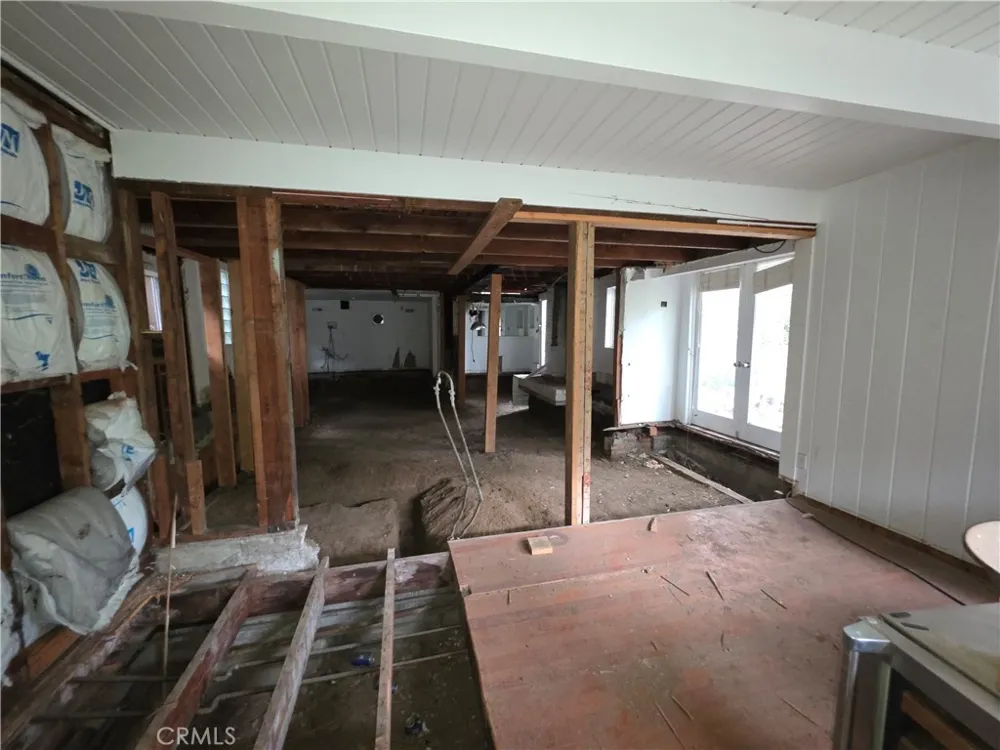 8709 Lookout Mountain Los Angeles, CA 90046