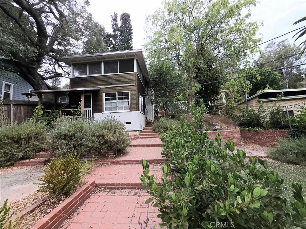 8709 Lookout Mountain Los Angeles, CA 90046
