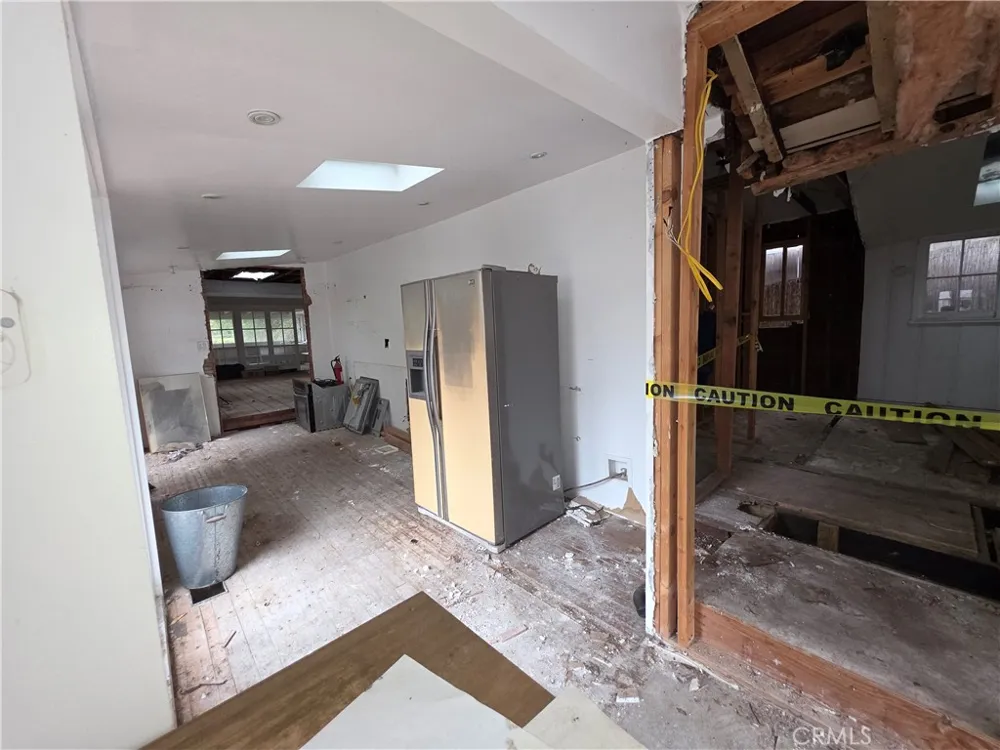 8709 Lookout Mountain Los Angeles, CA 90046