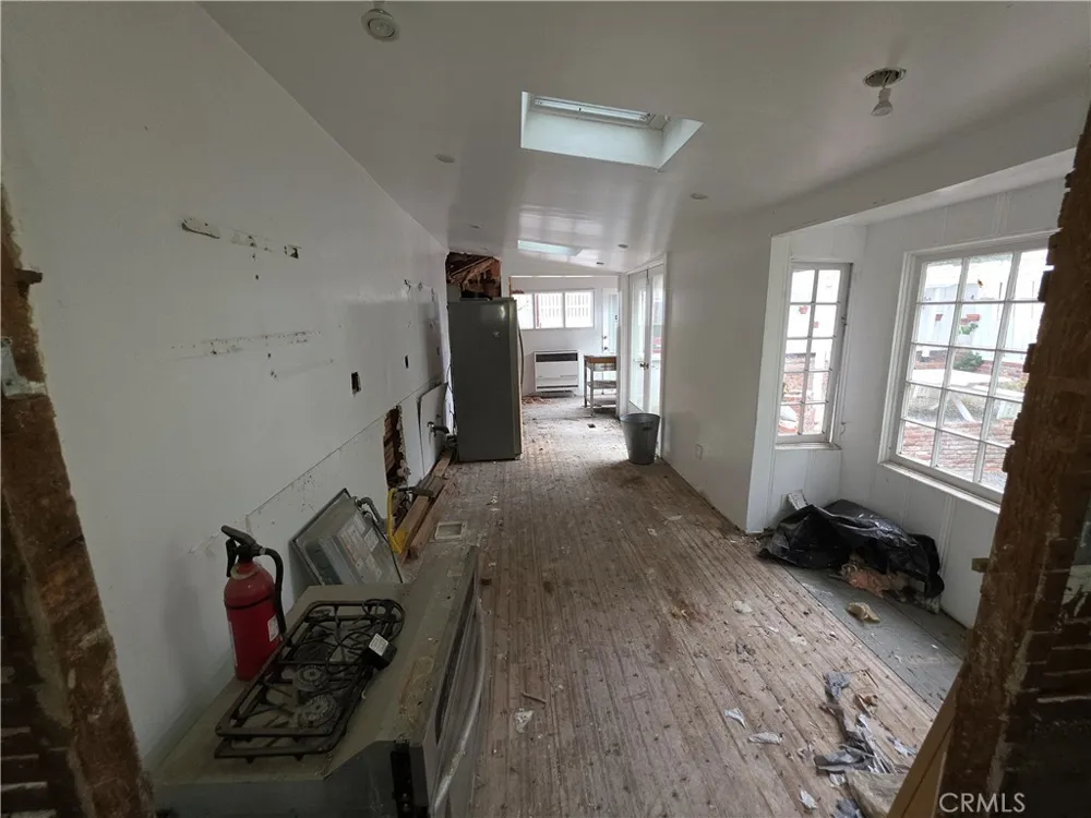 8709 Lookout Mountain Los Angeles, CA 90046
